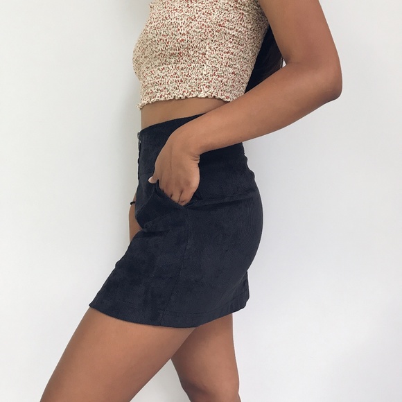 🆕 Bree - Black Corduroy Front Zip Mini Skirt - Picture 3 of 4